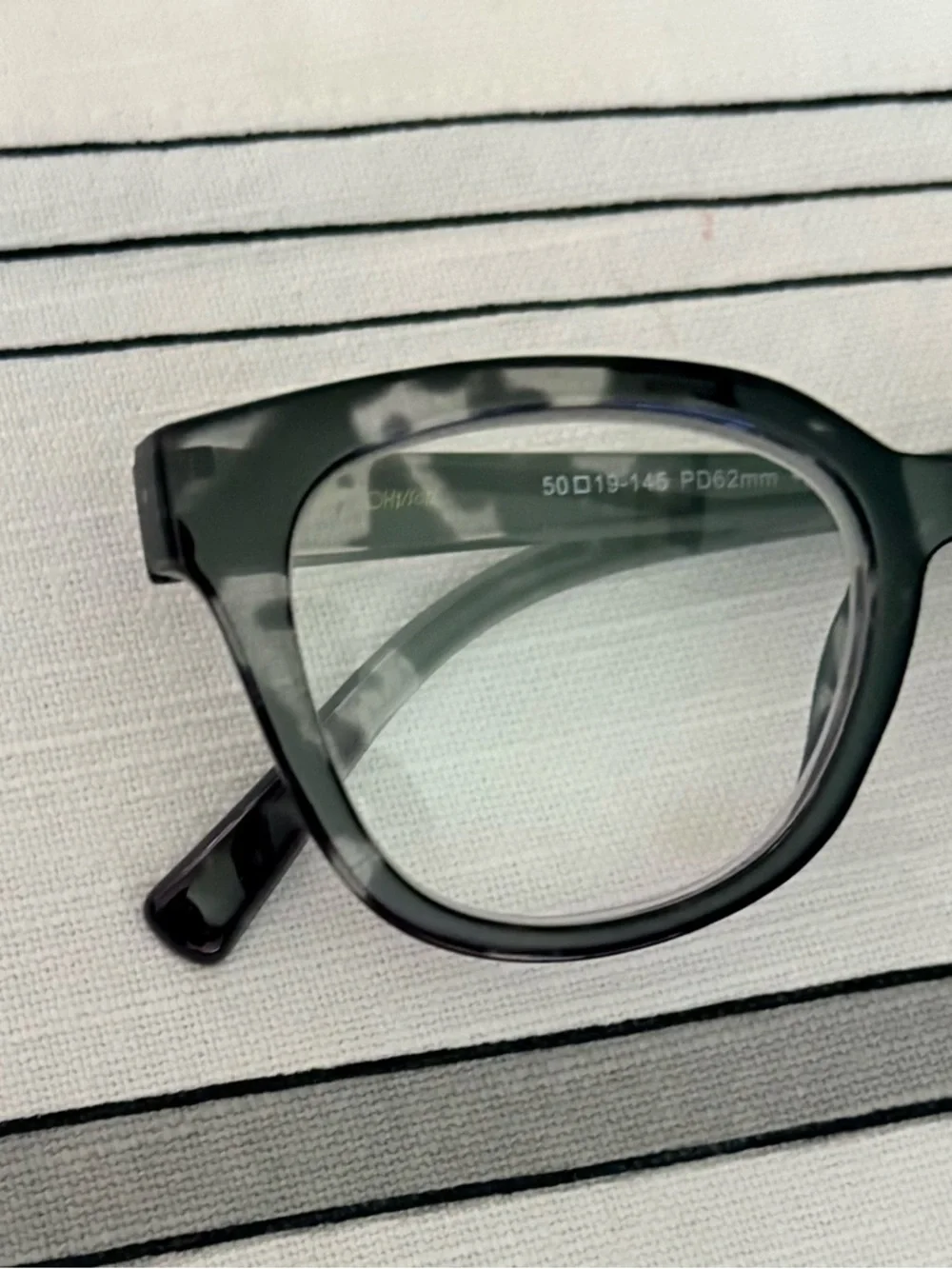 Betsey Johnson Reading Glasses +2.00 Grey Tortoise